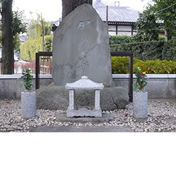 かさね塚
